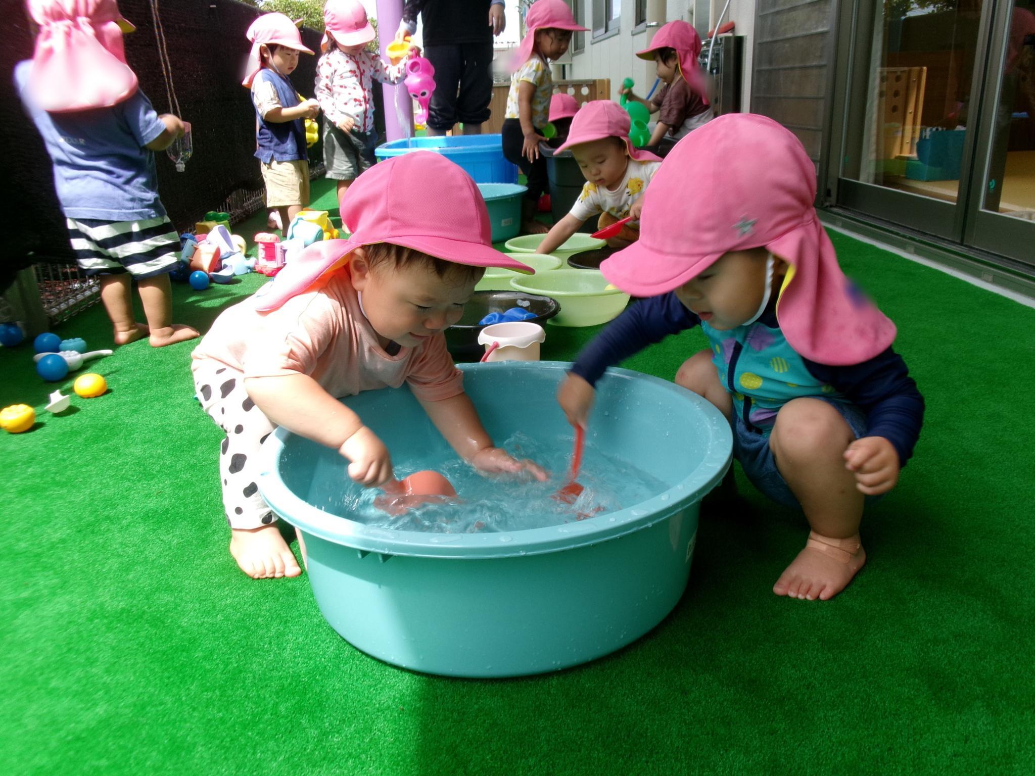 水遊び楽しんでいます！（れんげ）